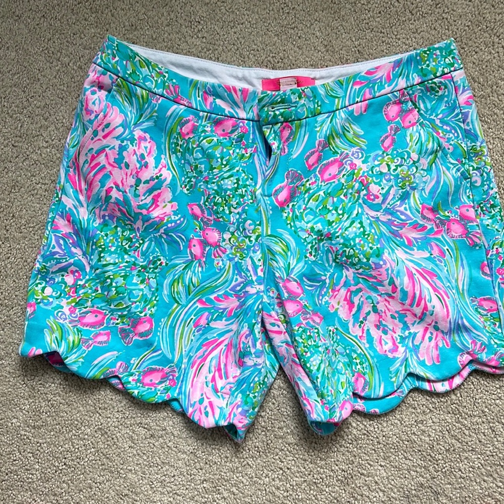 Lily Pulitzer scalloped 5 in shorts like new